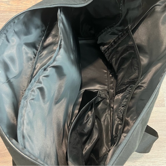 Gymshark La Mont Holdall Black Gym Luggage Bag - Picture 8 of 12